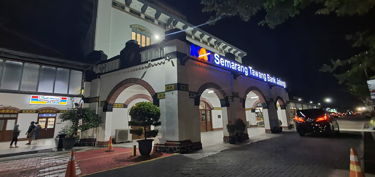 Koq baru bisa masuk peron paling cepat 2jam sblm keberangkatan <a href="/keretaapikita/">Kereta Api Kita</a> 
Mana Lounge Luxurynya ternyata jam²an..hadeuuuh 😅
<a href="/stasiuntawang/">Stasiun Tawang</a>