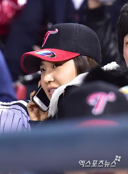woorination_'s tweet photo. The Pitcher and The Supporter 😘🥰 https://t.co/UvAejTu60m