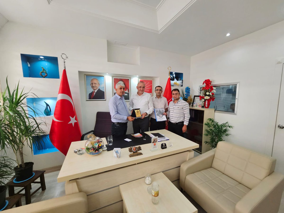 melih_meric's tweet photo. İrtibat Büromuzda bizleri ziyarete gelen,    

Gaziantep Staj ve Çıraklık Mağdurları Derneği Başkanı Sn. Müslüm Alagöz ve Yönetim Kurulu Üyelerinin

 3308 yasasındaki adil olmayan ve mağduriyet yaratan bu uygulamanın değişmesi, staj giriş tarihlerinin SSK başlangıcı olması hususunda istişarelerde bulunduk. 

Çözümleri konusunda mücadelemizi sürdüreceğiz.
Nazik ziyaretleri için kendilerine teşekkür ederiz.      

Bizim makamımız sizin yanınız!❤️

@AtesA48137169
@mslm_alagoz
@atillates 
@CirakStajFED 
@StajCirak 

99 ÖNCESİ    
🛠️SSK KARTI VERİLDİ    
🛠️SSK NUMARASI VERİLDİ
🛠️4/A HİZMET GİRİŞİ YAPILDI  
🛠️MAAŞ ÖDENDİ    
STAJ -ÇIRAKLIK SSK BAŞLANGICI OLSUN///