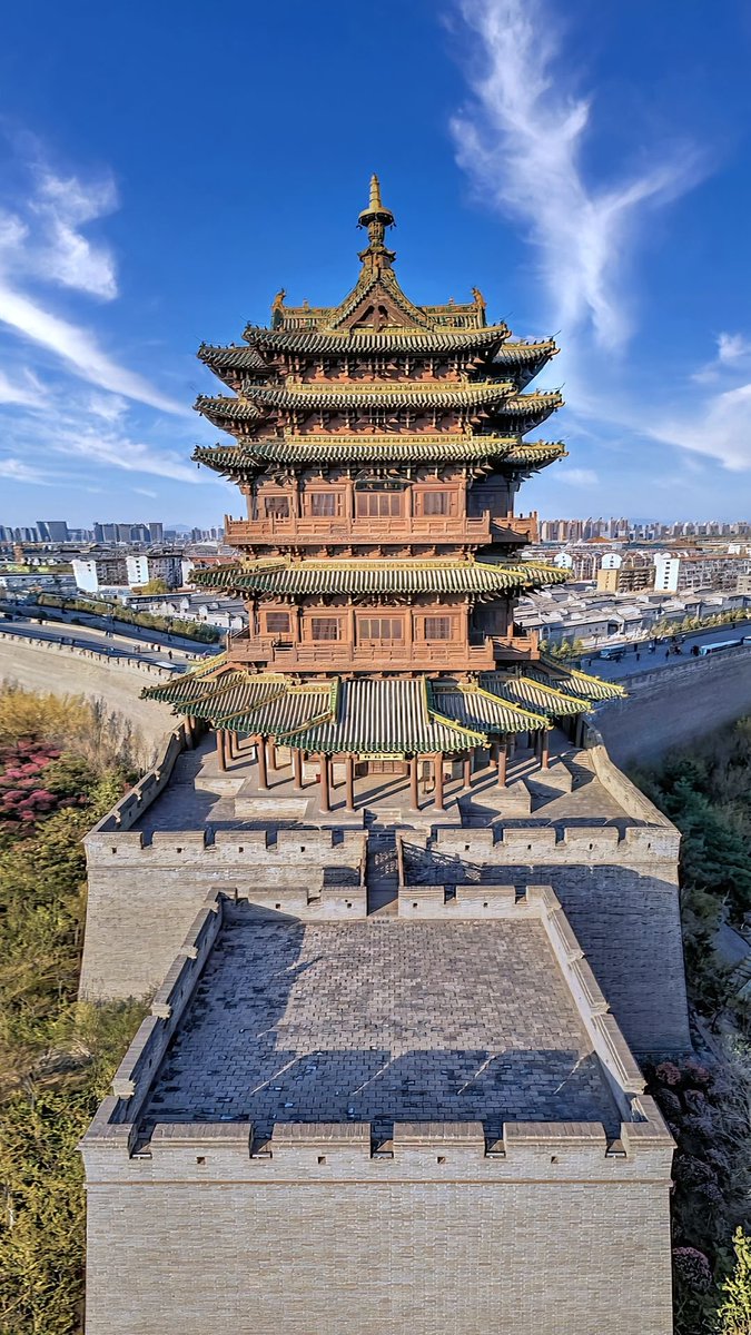 “中国古都天下大同” ，这里曾是北魏首都，后又成为辽金重镇，是我国现今保存最完好的古城之一！#大同古城