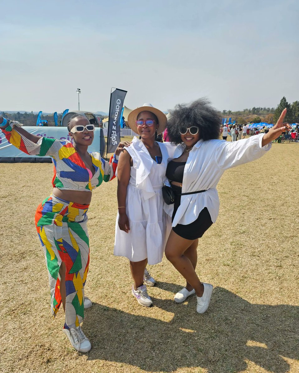 SamsungMobileSA's tweet photo. #Galaxy947JoburgDay #JoinTheFlipSide #GalaxyZFlip5 https://t.co/EeYIUEVfNw