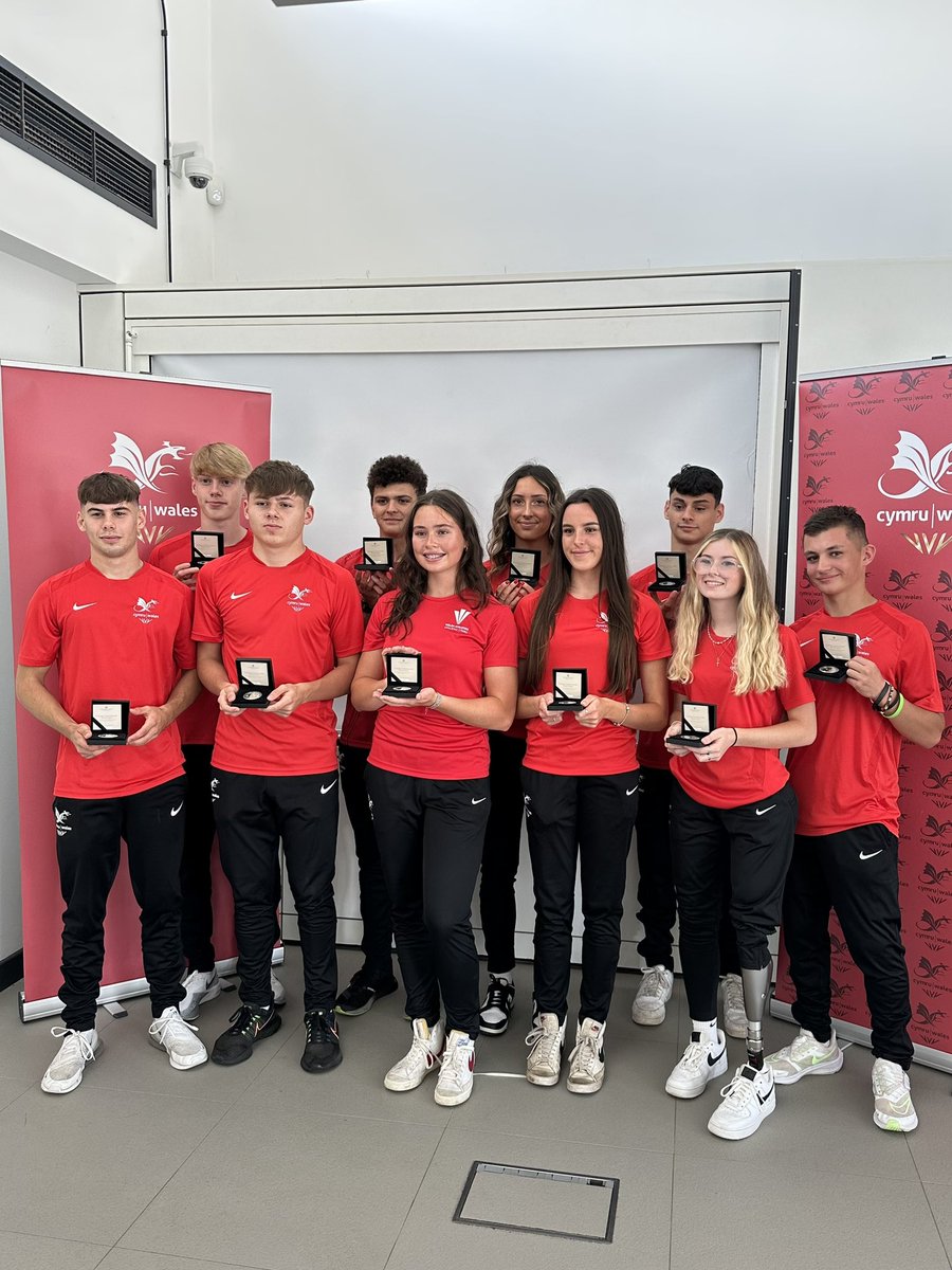 WelshAthletics's tweet photo. Today we are celebrating the Commonwealth Youth Games athletes at the Royal Mint Experience for the @TeamWales homecoming! 🏴󠁧󠁢󠁷󠁬󠁳󠁿

With our very own @Beth_Davies7 hosting the afternoon! 🎤

#TîmCymru #Trinbago2023 https://t.co/v1aTqir76X