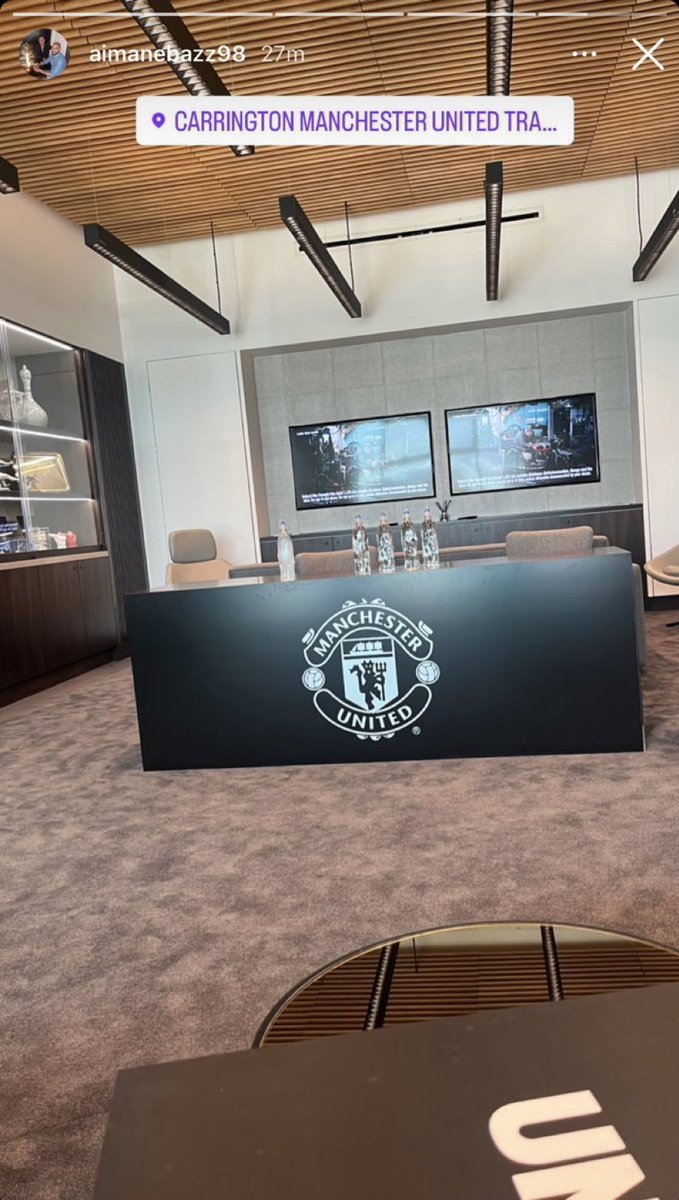 UtdPlug's tweet photo. 🚨🇲🇦 Sofyan Amrabat and his agent have arrived at Carrington. https://t.co/80teuQDwpq