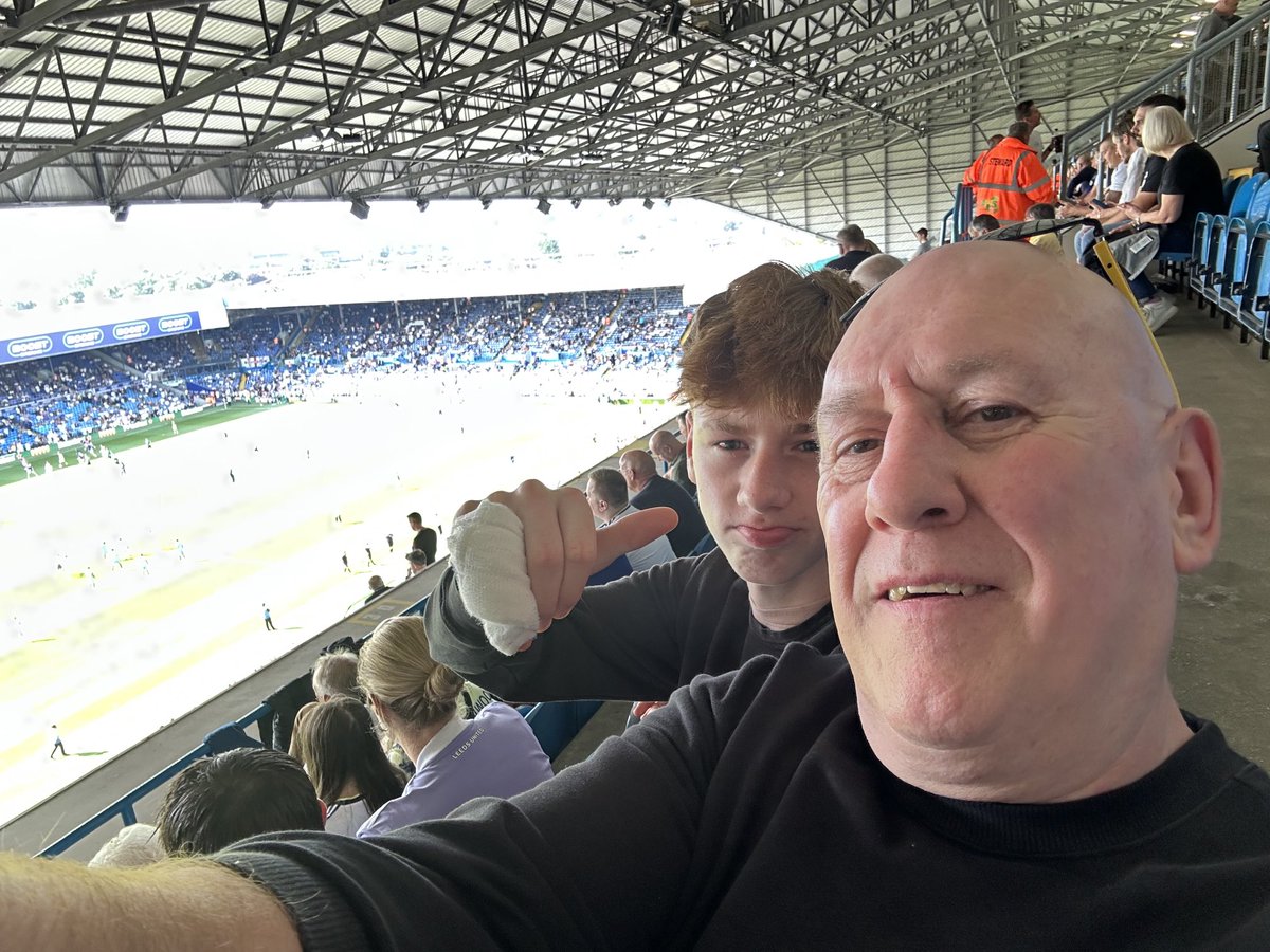 maltingsyork's tweet image. Not been in ER this early for years 😂😂 #MOT #LUFC #SideBeforeSelf