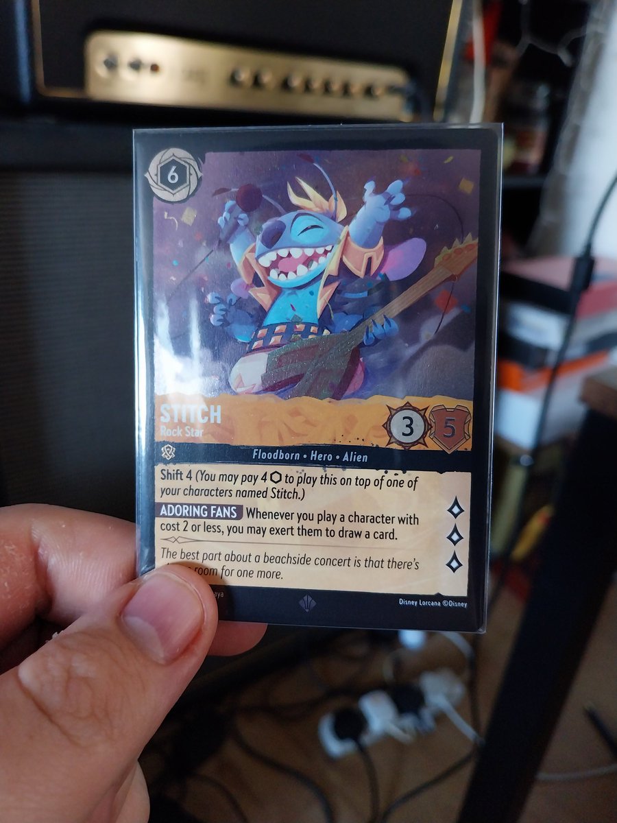 AverageJaces's tweet image. Nothing mad in the #Lorcana packs but this foil Stitch rock star is a stunning card.