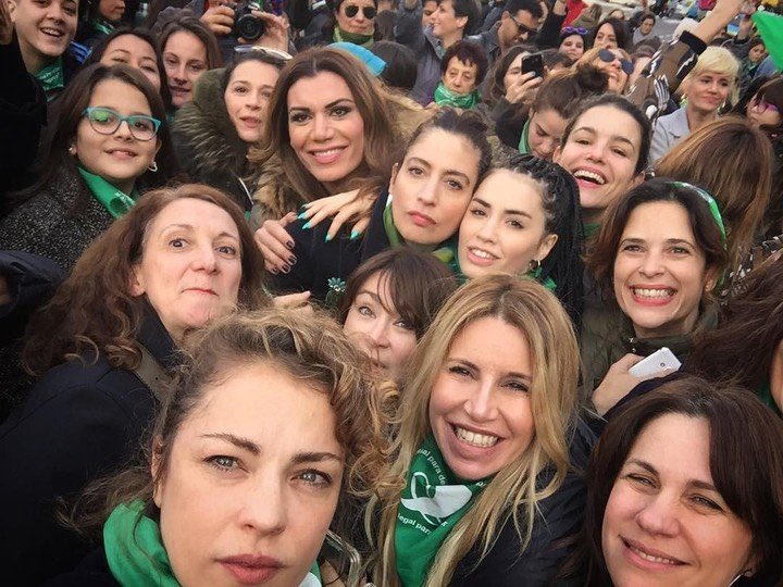 atlanticsurff's tweet photo. A que hora sale Cecilia Roth, Dolores Fonzi, Julieta Ortega, Thelma Fardín, Griselda Sciciliani, Carla Peterson, Nancy Dupláa y todo el colectivo de actrices K a condenar a Guazzora  por el delito de corrupción de menores? Ah, solo salen cuando les pagan? Perdón chiques, mala mía.👇👊✌🏿📩