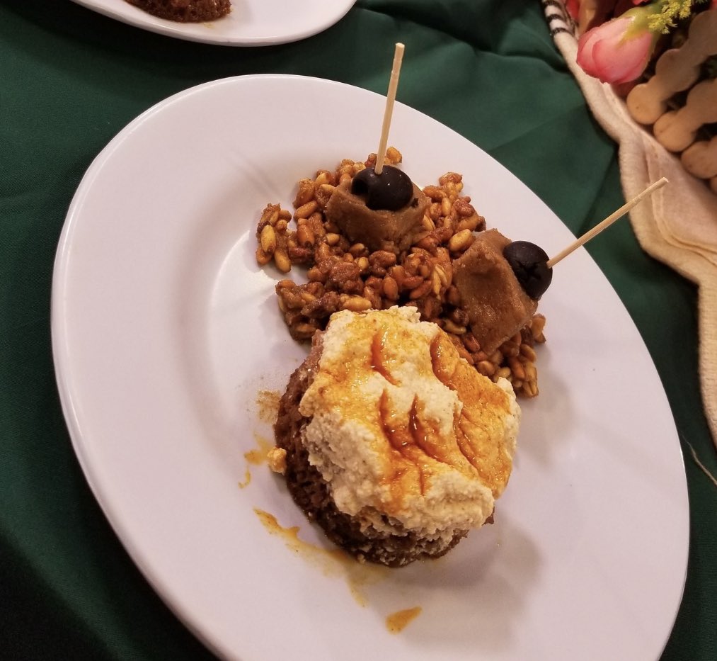EmudyMoody's tweet photo. If I can find this dish in any Ethiopian restaurant…. my choice 😋😋
#Chumbo, #Chuko, and #Qorri
#FoodForThought #Oromo #Ethiopia https://t.co/W8OCglMOQJ