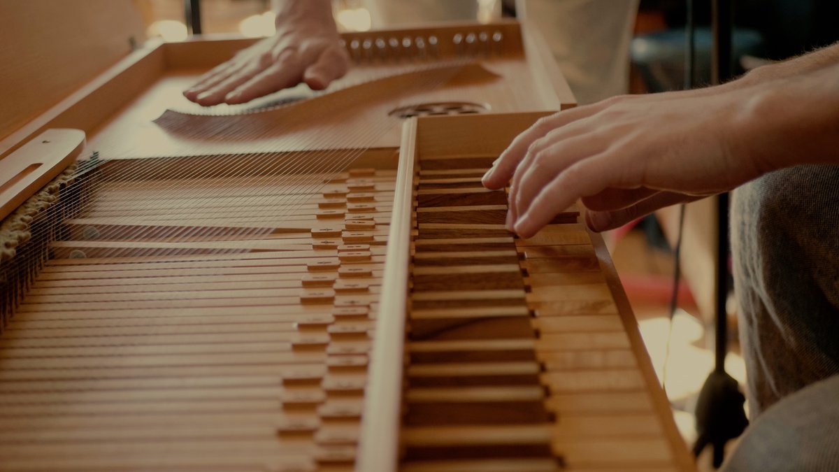 Impressions of creating "far changing tides" 🎶 🌊. 

#farchangingtides #indiegames #gamedev #homerecording #music #Sound #gamesoundtrack