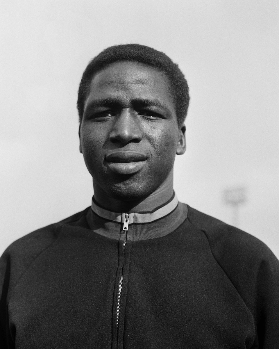 AiglesDuMali_'s tweet photo. Salif Keita n’est plus 🥲

Nous souhaitons toutes nos condoléances à sa famille ainsi qu’a la famille du Sport malien

Salif Keita « Domingo » qui a été le premier Ballon d’or africain s’est éteint à l’âge de 76 ans 💐

Nous le remercierons jamais assez pour son apport au football malien passant de la Finale de la CAN en 1972 à Yaounde, à la construction de son centre de formation qui a pu faire naître des pépites comme son propre neveu Seydou Keita ou encore Mahamadou Diarra « Djilla » , à sa présidence à la FEMAFOOT 🇲🇱

Qu’Allah t’accueille dans son vaste paradis « La Perle Noire » 🖤🖤🖤