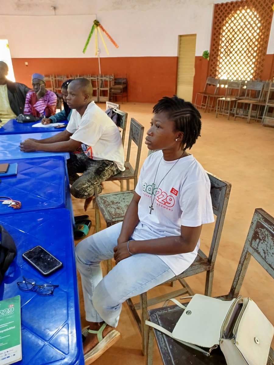 UlrikaDassingou's tweet photo. Séance de concertation avec les agriculteurs et éleveurs pour la promotion de la paix et la cohésion sociale dans le cadre de la poursuite de nos activités d'acteurs de changement #ADC229
@UNICEF_Benin 
@EpitechBenin https://t.co/Q3PG6Hazfu