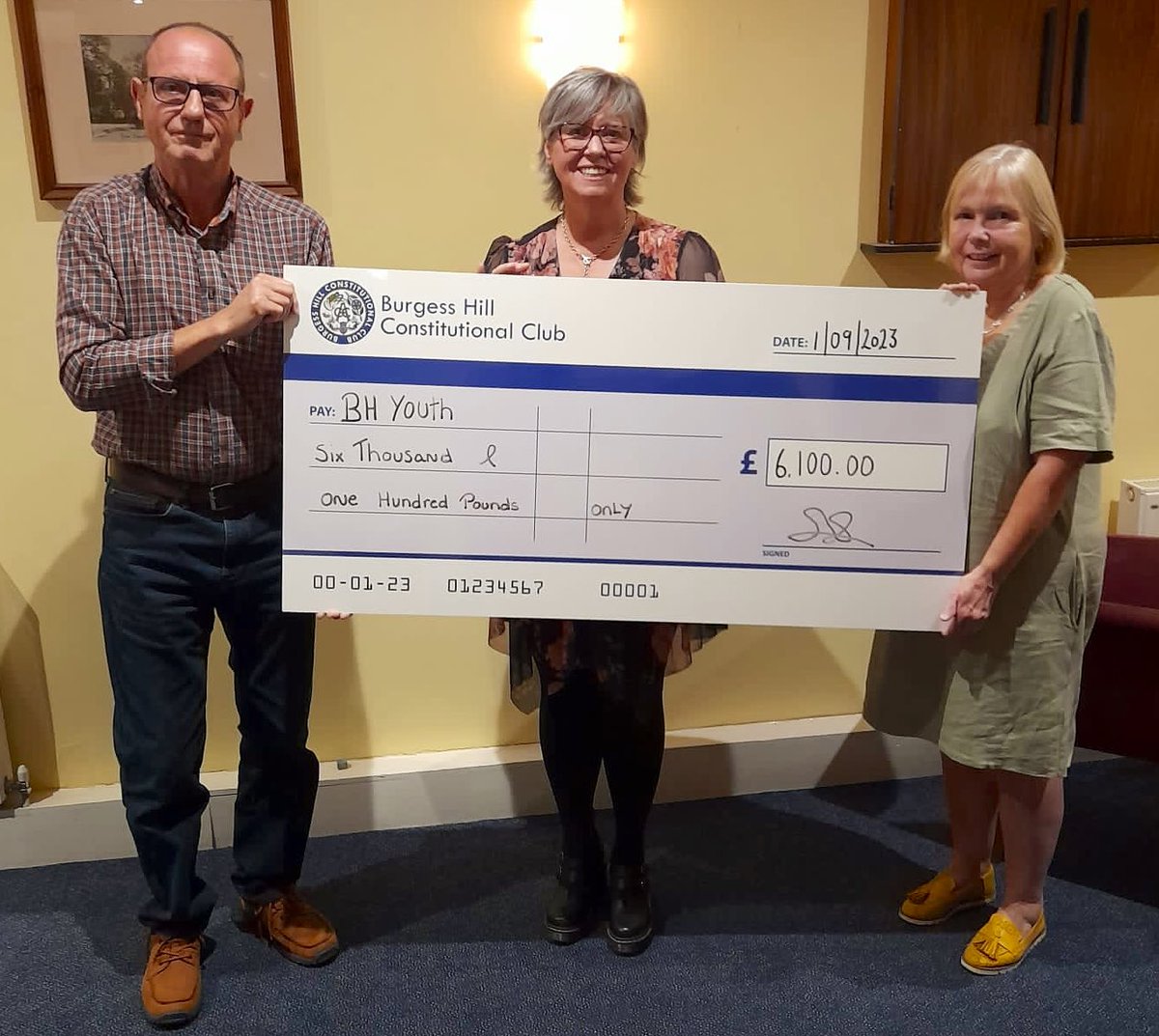 mimsdavies's tweet image. Delighted to see this brilliant🤩 fundraising for Burgess Hill Youth by the wonderful team at the #BurgessHill Constitutional Club well done to all the team &amp;amp; committee members who are making a massive difference with this key fundraising-sorry not to be able make it to join all