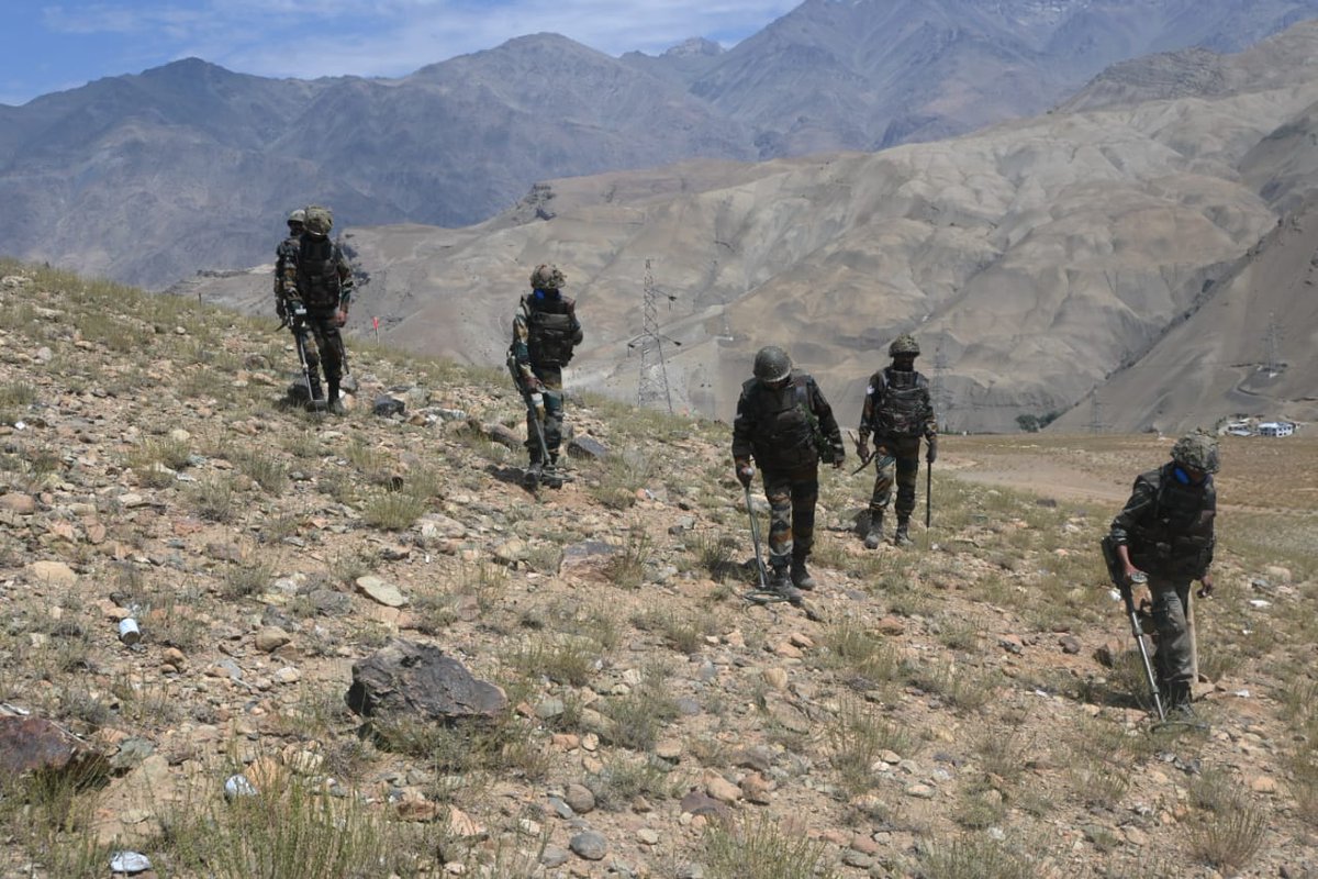 airnewskargil's tweet photo. #Sappers of #Foreverinoperations Division #IndianArmy destroyed total of 28 Unexploded Ordnances (UXOs) in Kurbathang Area in #Kargil in close coordination with Civil Admin &amp; @KargilPolice as part of sanitisation of Link Road from Airport #Kurbathang to #Khardong #Pashkum https://t.co/UikUHWJWXG