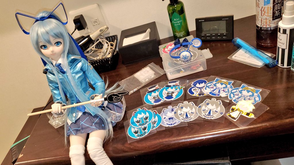 nanahoshino7's tweet photo. 明日もほぼ１日いる予定ですので、よろしくお願いします
予約者以外の、フリー配布ステッカーは若干残りがあります https://t.co/GaxLaHsrzU
