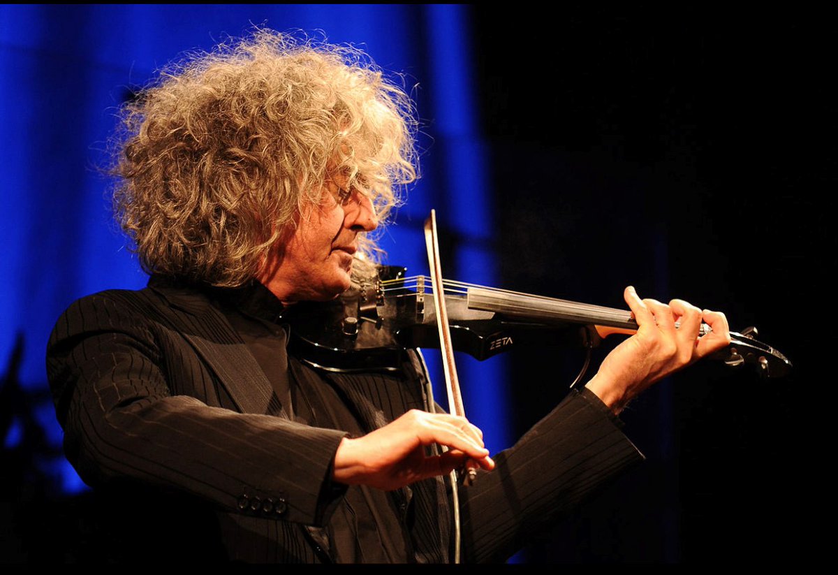 comunerimini's tweet photo. Ultimo giorno di Rimini in Musica. Oggi gli incontri con Simone Borrelli e Pupi Avati e il concerto all’Arena della Francesca con Angelo Branduardi e Kelly Joyce.

Inoltre la mostra dedicata all’Orchestra Casadei.

Leggi qui: https://t.co/QxOmeeF8uY 
#rimini #comunerimini https://t.co/38L3TYHhPm