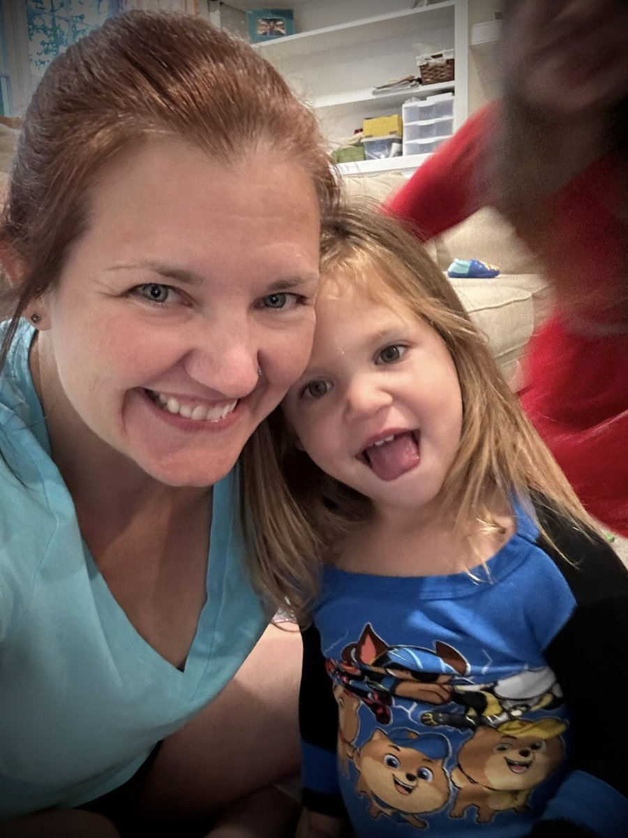 pamelaloving's tweet image. Someone is officially THREE!! Her big sister recently turned five. They are both high energy and keep us all on our toes. 

She’s basically a pretzel - gymnastics which starts soon 🤸‍♀️

Life is short. Don’t take yourself too seriously. Be silly and make the memories ✨ #AuntLife