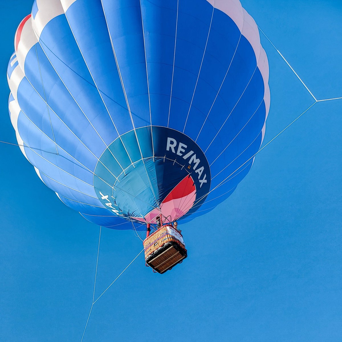remax's tweet photo. W'e're taking the 🎈 out for a spin. What's on your agenda today? https://t.co/OObvqvAtcD