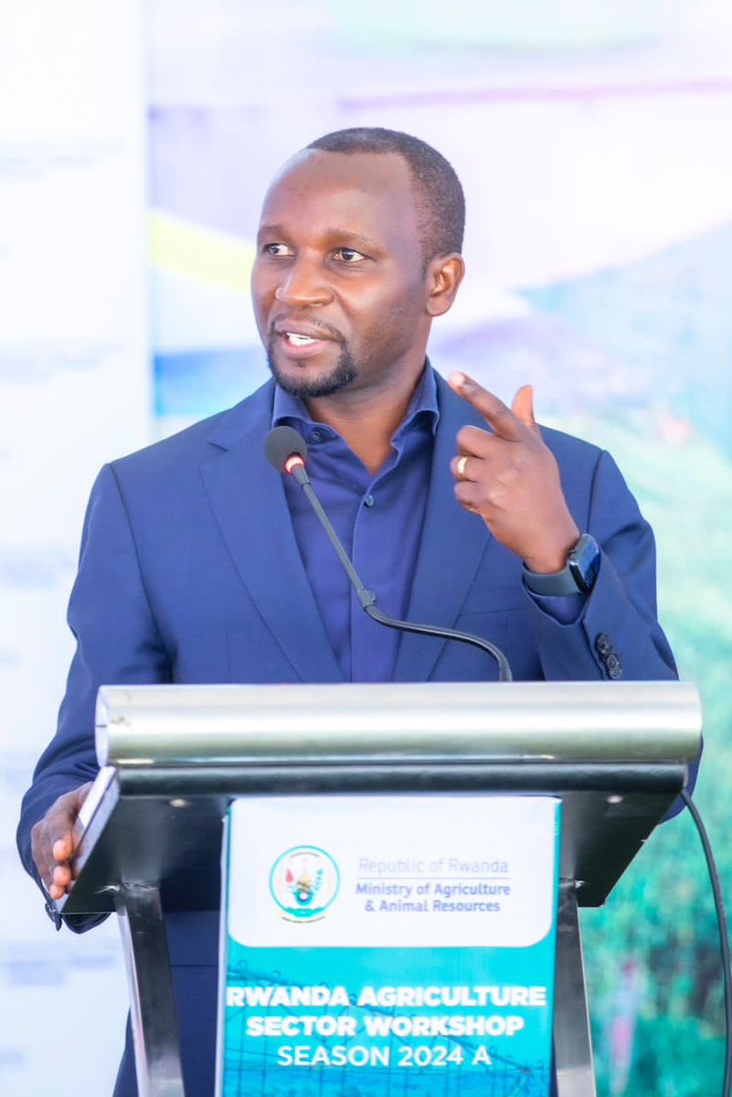 Agrinsiderhq's tweet photo. #AgUpdatesRw 
#HappeningNow 
@RwandaAgri organized 
Rwanda Agriculture Sector Workshop #Season2024A. This workshop aims at boosting agriculture production and productivity for food security and sustainability towards achieving the NST1 targets.
📸  Credits:@MazimpakaJp https://t.co/e0fcw9cSaF