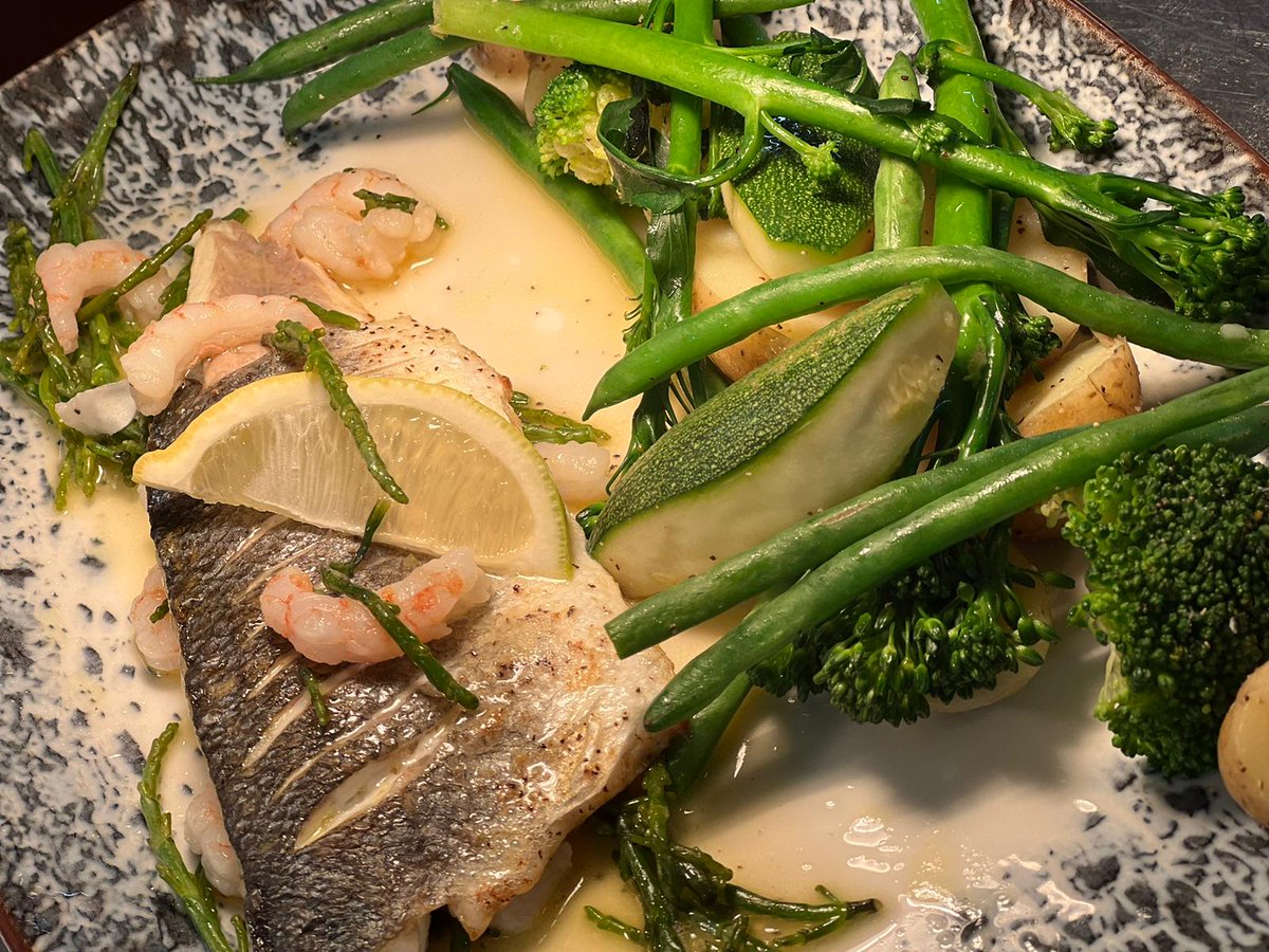 We welcome Chef Paul King to our kitchen as head chef and look forward to his fresh new menu and specials in the new few week. 
#bicestervillage
#oxfordnews
#pubfood
#countrypub
#jamieoliver