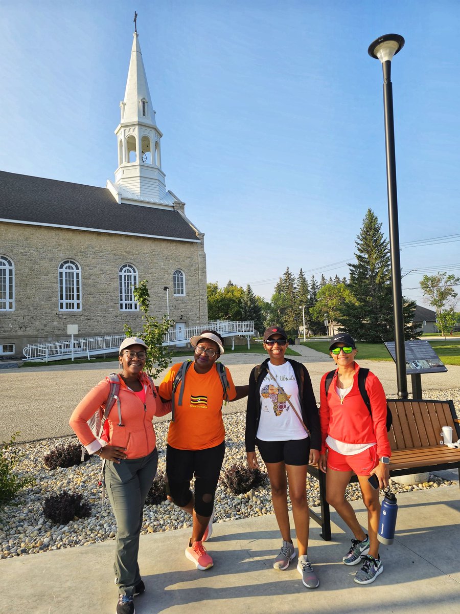 stories_migrant's tweet photo. Day 2: Trekking from Emerson to Winnipeg. The sprits are still high, and the group is still determined as ever to finish.
@CBCNews @CTVNews @globeandmail @ReneeRodgersCTV @globalnews @GraceandNelly @RChimutsa https://t.co/RqcdQp6rgZ