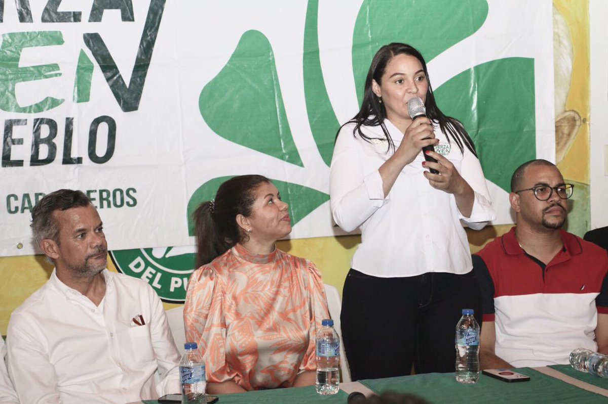 Santiago.📍

En la noche de ayer estuvimos en la ciudad corazón, reunidos con los precandidatos jóvenes a diferentes escaños de esta provincia y los demás miembros de la estructura de juventud 

¡Ganaremos! 

#FuerzaJovenDelPueblo 💚🍀