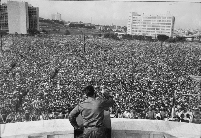 Fidel Castro // «¡Los cubanos no fallaremos!; ¡la Revolución Cubana será cada vez más firme!; ¡la Revolución Cubana seguirá adelante victoriosamente!» A 63 años de su discurso de la Primera Declaración de la Habana, seguimos haciendo por #Cuba! ✊🏻🇨🇺