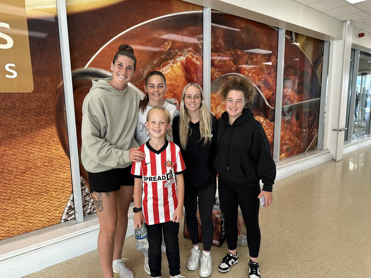 Unbelievable 3pts for <a href="/SunderlandAFC/">Sunderland AFC</a> and then Scarlett buzzing to catch some of the <a href="/SAFCWomen/">Sunderland AFC Women</a> on the way home 👌