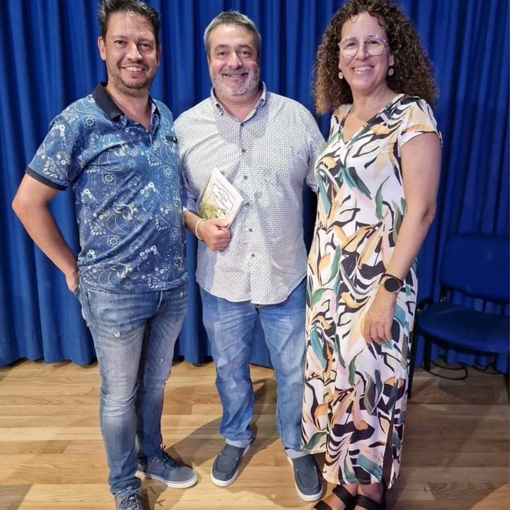 MESperAlgaida's tweet photo. Ahir varem gaudir de la presentació del recull d'escrits "Un pagès al Parlament", del company, amic i regidor @joancollet1 . Una presentació excel.lent de la mà de @jordisalem i @MPuigserver .  Enhorabona, ja frisam de llegir-lo! https://t.co/MJaTpA2tNU