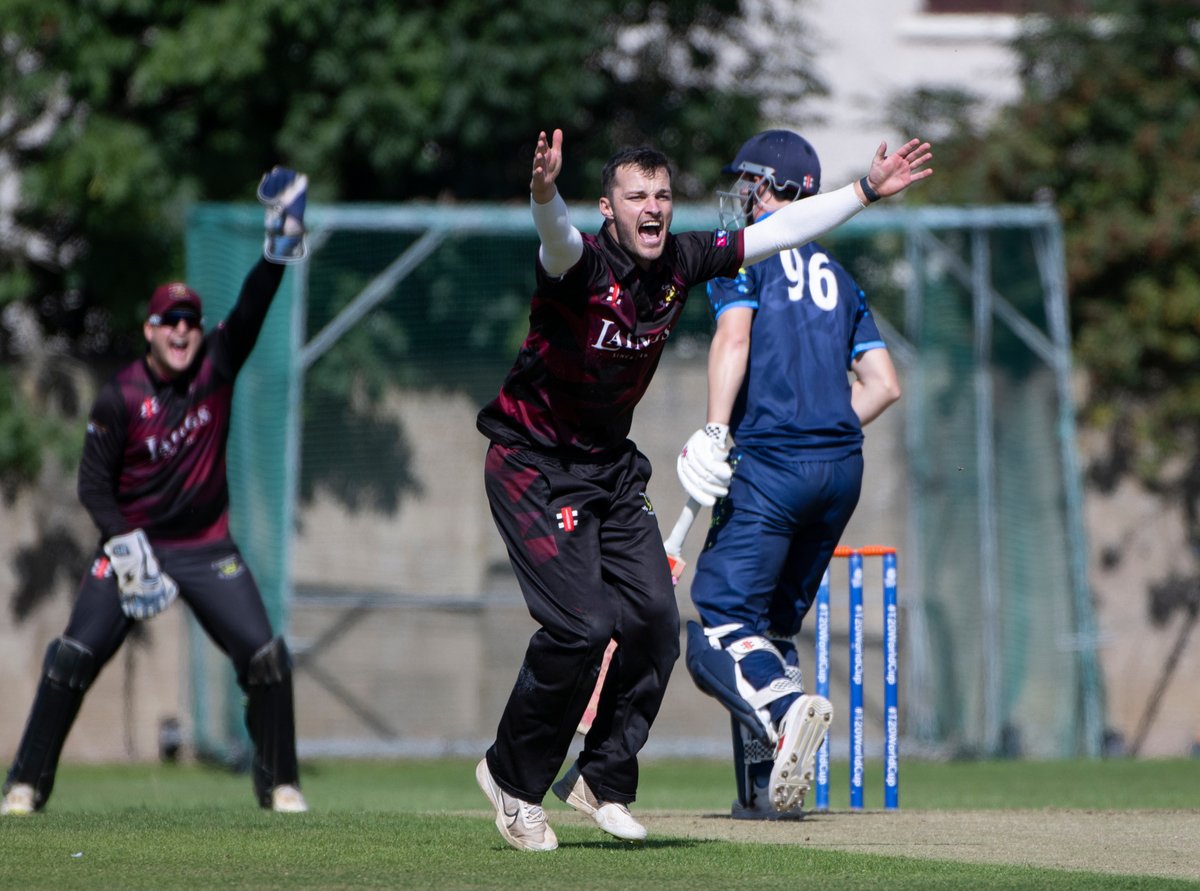 CricketScotland's tweet photo. Grange finish on 3️⃣3️⃣3️⃣-5️⃣ in the CS Premier League Grand Final 💪👊

Ayr's reply is up next 👊

📺 https://t.co/RrEzFPL8HA

#CricketScotlandFinals https://t.co/Rl1SnoKVMk