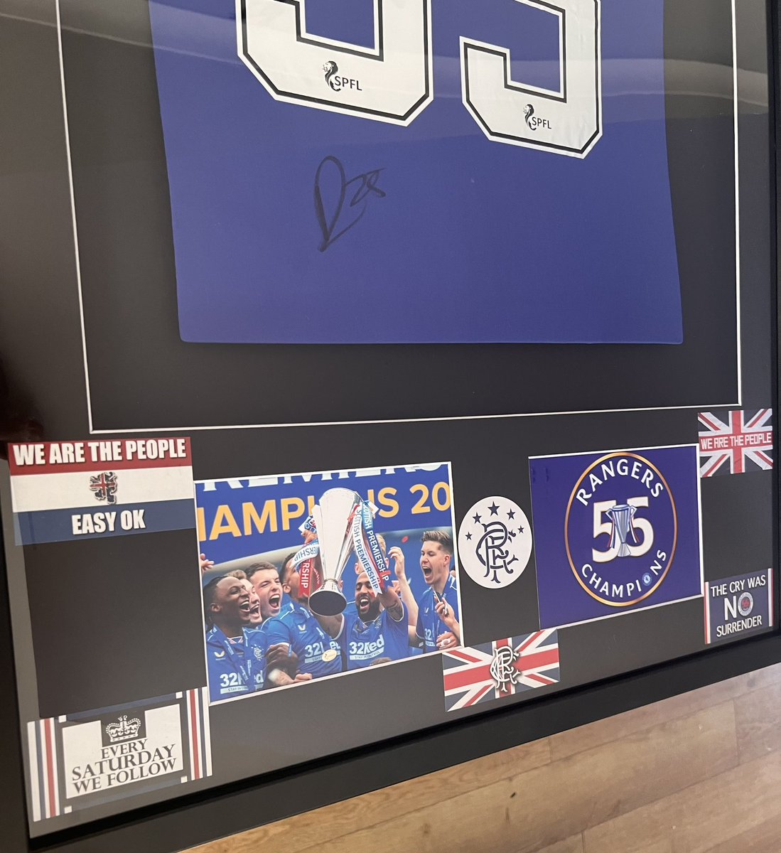 still___frame's tweet image. 🖼⚽️👕 BIGGEST FREE GIVEAWAY TO DATE🖼⚽️👕

✍️Signed Kemar Roofe 55 Champions home top.@RangersFC win tomorrow will give frame away for FREE 

to Enter 
Follow my page🤝
Tag two friends 
Comment your score predictions for fun⚽️ 
Retweet this post🔂

🔴⚪️🔵ITS FREE TO ENTER 🔴⚪️🔵