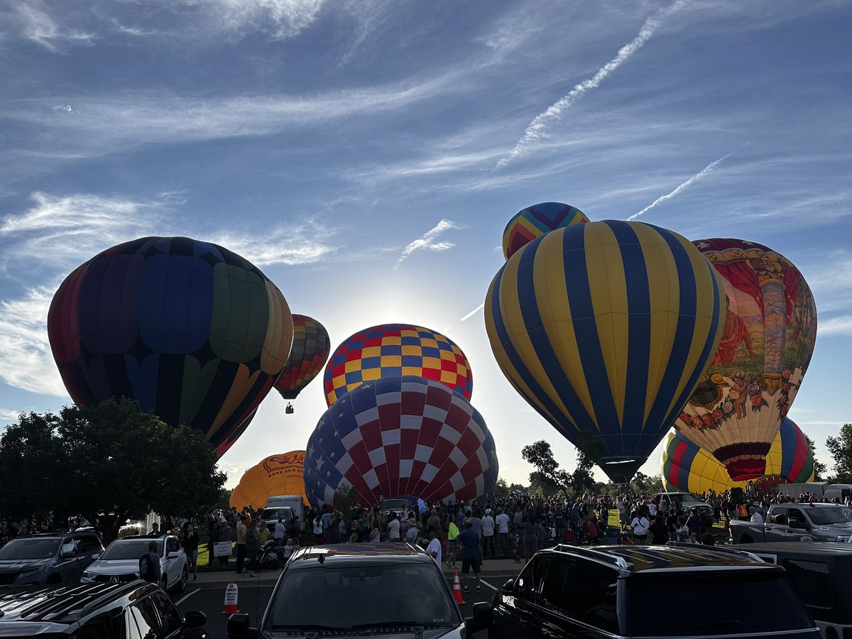 Did you catch us out flying around this morning? 

#windsorharvestfestival #hotairballoons #LaborDayWeekend