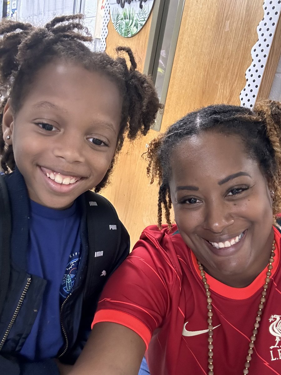 SladeLuvs2tch's tweet image. Locs and Smiles in 3rd!!! #Twinning  #Relationships1st @KraftES1