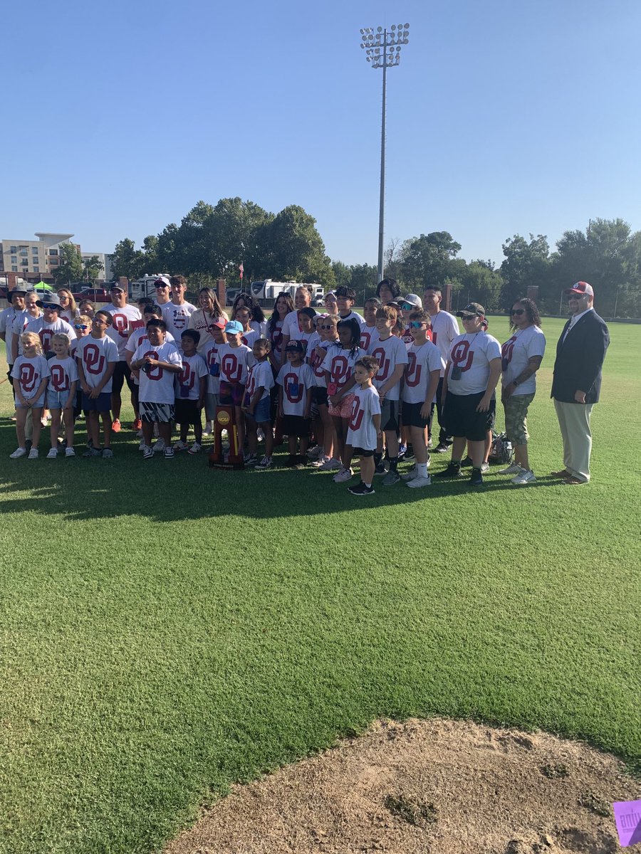 OU_NIL's tweet photo. Gameday NIL with ⁦@Learfield⁩ and tailgating with ⁦@ChickasawNation⁩ &amp;@ ⁦@OU_Softball⁩. Tailgate with champions Sooner Nation every home game!!  #NILMakesADifference https://t.co/947KSx0Zhw