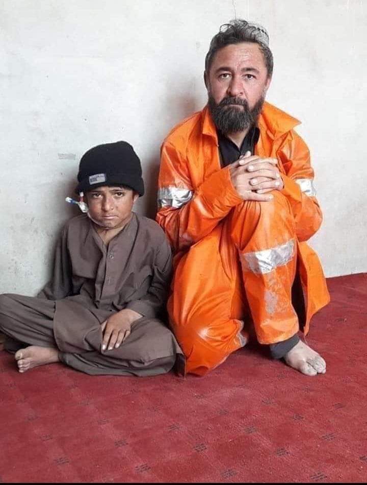 ahrar9898's tweet photo. که نور وس نلرئ دشیرکولو توان خویي لرئ ترڅو یو څوک یې د درملني پیداسي!

د الله ﷻ د رضا په خاطر د یوه ناروغ ماشوم ژوند وژغورﺉ !
ددې ماشوم دواړه پښتورګي له کاره لوېدلي دي او د یوه داسې غریب کس زوی دی چې پلار یې د ښاروالۍ روزانه مزدور کار دی ، د تداوي او درملنې لپاره یې وس 👇 https://t.co/nCBfSoq0wA