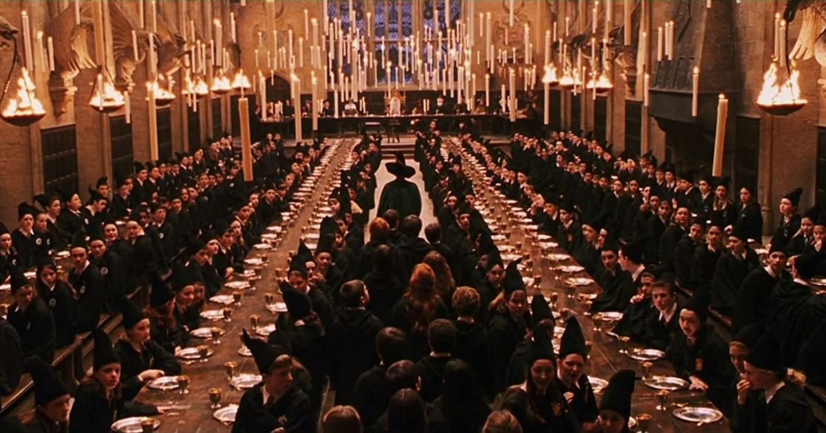 Comme chaque année, j'assure l'accueil et la cérémonie de la répartition des nouveaux élèves de première année à Poudlard. 

Souhaitons alors la Bienvenue à Poudlard à nos premières année !  

#Rentrée #RentréeScolaire #Poudlard