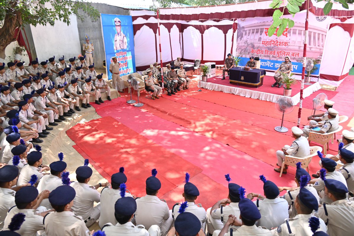 DG #CRPF @sthaosen visited the @pdgcrpf HQRs, where he guided & motivated Officers and Jawans of the group & took stock of their training & preparedness.He was accompanied by Shri Daljit Singh Chaudhary, SDG and @MSBhatiaIPS IG Northern Sector @crpfindia