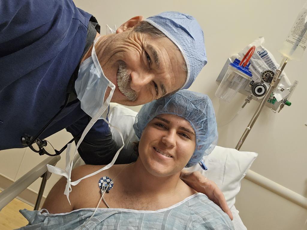 FronczekAndy's tweet photo. Thank you @BaratzMark for successful wrist surgery yesterday. https://t.co/UAq0JIVa1G