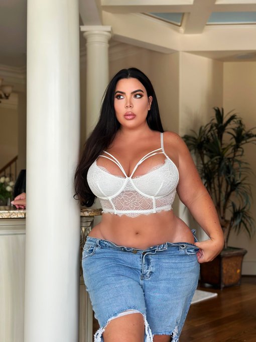 Happy Saturday   https://t.co/bWO5AJGaCz https://t.co/y3pgOSiQpy