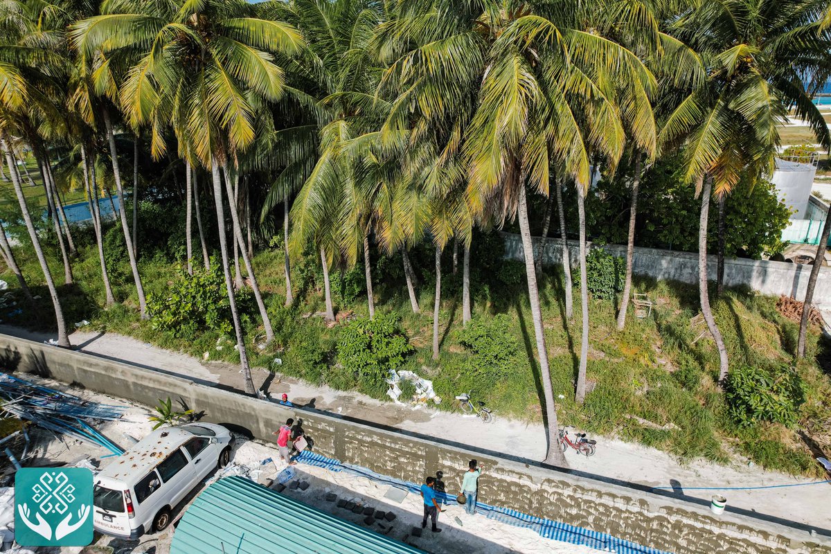 KRHmv's tweet photo. ކުޅުދުއްފުށި ރީޖަނަލް ހޮސްޕިޓަލުގެ ބައުންޑަރީ ވަކިކޮށް އުފަންހިޔާ ސަރަހައްދުގައި ޕޯރޓިކޯއެއް ހެދުމަށް ޕްލަސް ބީ އަށް 1،993،790 (އެއް މިލިއަން ނުވަ ލައްކަ ނުވަދިހަ ތިން ��ާސް ހަތް ސަތޭކަ ނުވަދިހަ) ރުފިޔާއަށް 53 ދުވަސް ތެރޭ ނިންމުމަށް ހަވާލުކުރެވުނު މަސައްކަތުގެ %95 މިހާރު ވަނީ ނިމިފައި.
 
މި މަސައްކަތާއި އެކު އުފަންހިޔާގައި ޤާއިމްވެފައިވާ ރިޕްރޮޑަކްޓިވް ހެލްތު ސެންޓަރ، ޗައިލްޑް ޑެވްލޮޕްމެންޓް ސެންޓަރ އަދި ޕަބްލިކް ހެލްތު ޔުނިޓުގެ ތަފާތު ހިދުމަތްތައް ހޯދައި ފަރާތްތަކަށް ހާއްސަ ގޮތެއްގައި ވިއްސާރަ ދުވަސްވަރު ފަސޭހަކަމާއިއެކު ސަވާރީތަކުން އަރާ ފޭބޭނެ އިންތިޒާމު ކަށަވަރުވެގެންދާނެ.

@kfcitycouncil 
@MoHmv 
@governmentmv 
@psmnewsmv 
@presidencymv
