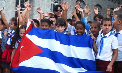 "Una revolución educa, una revolución combate la ignorancia y la incultura, porque en la ignorancia y en la incultura están los pilares sobre los que se sostiene todo el edificio de la mentira"
 
Fidel

En #Cuba🇨🇺  #NuevoCursoEscolar