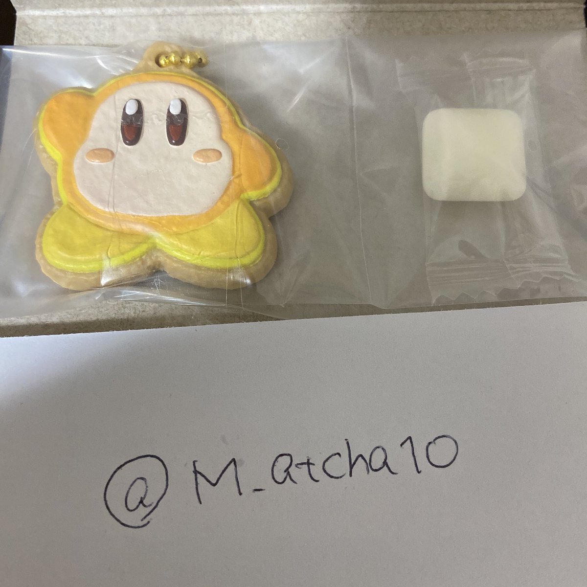 M_atcha10's tweet photo. @appleblossom48 初めまして、こんばんは。夜分遅くに検索から大変失礼致します。
当方こちらのワドルディを所持しておりますが、カービィのすやすやの缶バッチとの交換は可能でしょうか？異種が難しければ、同種ゴールドトビラと交換お願いしたいと思っております。
郵送希望です。ご検討の程よろしくお願い致します。 https://t.co/P0sEZ5dlje