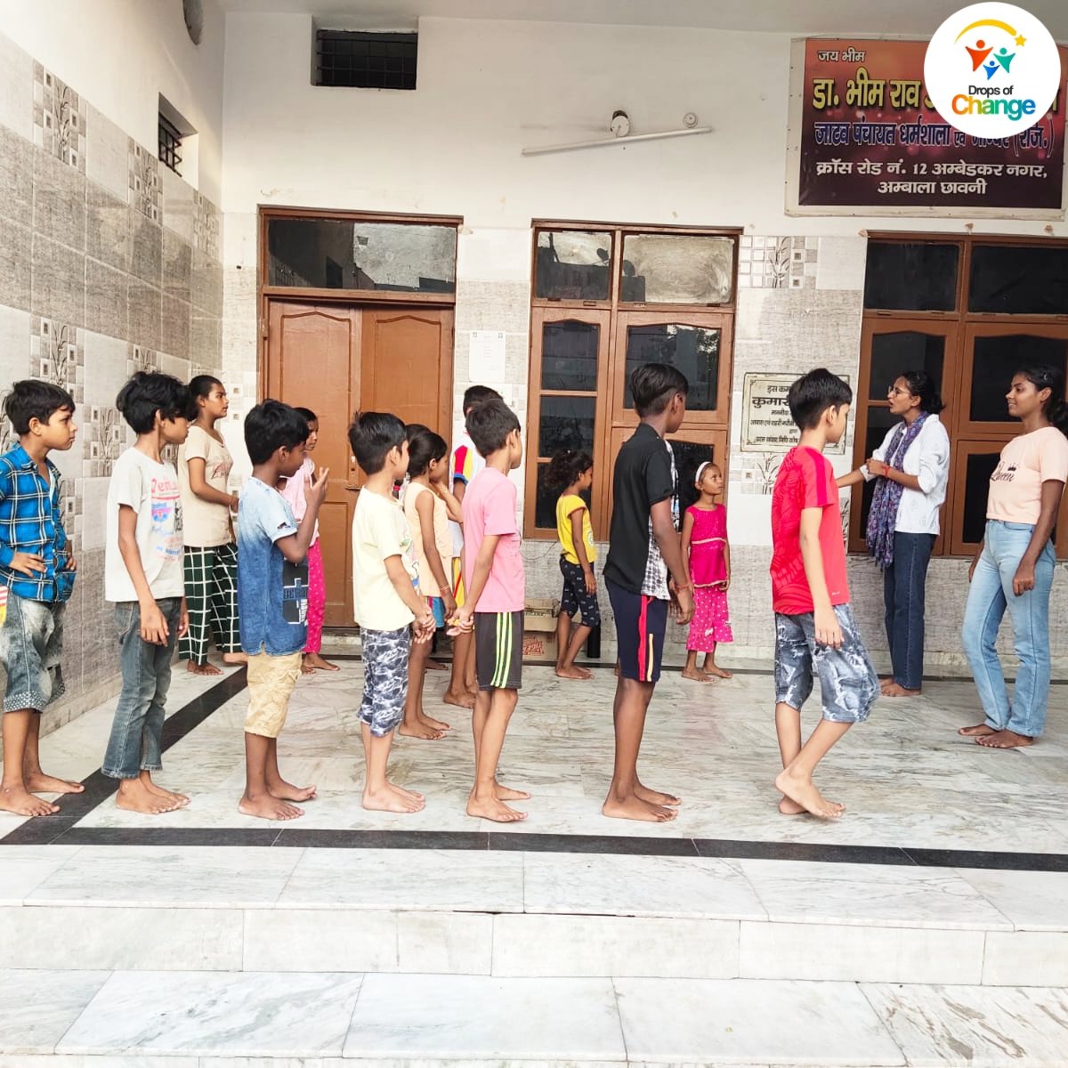 Dropsofchange's tweet photo. The evening class students and volunteers of Drops of Change are actively participating in the preparations for the Teachers' Day and Janmashtami celebration. They are filled with enthusiasm and excitement! #dropsofchange #Janmashtami2023 #teachersday https://t.co/05AnHbmIbg