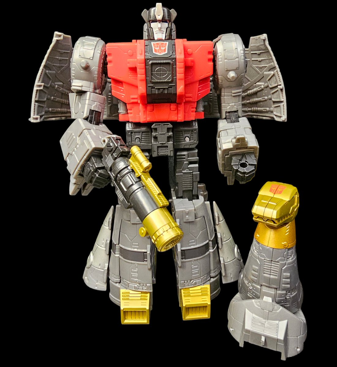 If I could go back in time and invent something, it would be mixing Dinosaurs and Robots. Sludge! #Transformers #Dinobots #StudioSeries86 #Hasbro #TransformersMovie #ActionFigure