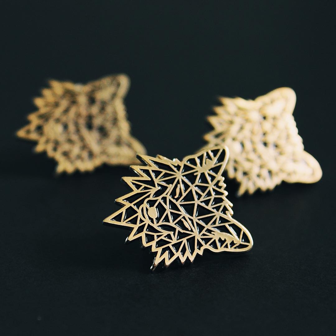 madebycooper's tweet image. There&apos;s nothing more striking than a pin badges with gold plating and black enamel!

#pingame #pinaddict #pincollection 

Credit - @galavantsupplyco