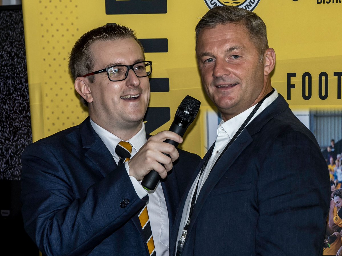 🤩 Days in football don’t get much better. Not witnessed such a thrilling last-gasp comeback since Southport in 2002. 🎤 Elsewhere, a pleasure to welcome and interview Hayes hero Ray Warburton who, ironically, played in that win at Southport! 📸 @RussellDossett