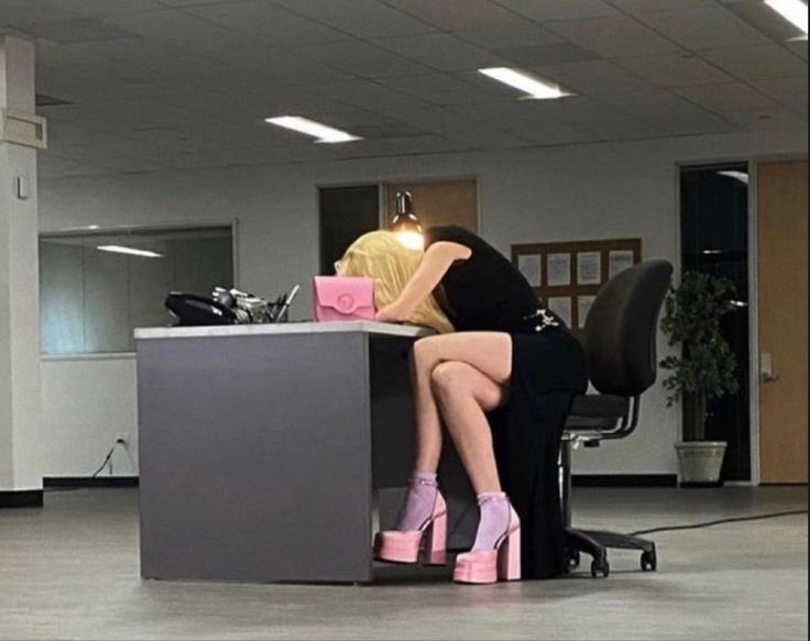 maybeeevirgo's tweet image. me after realizing i have to work to buy the things i want