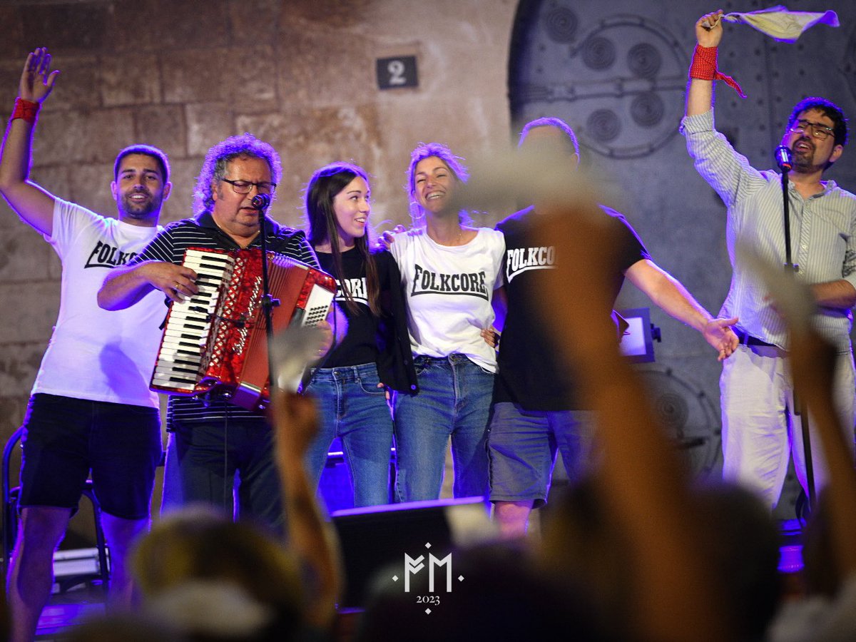 Havaneres amb <a href="/xatohavaneres/">Xató, grup d'havaneres</a> i Els Pescadors de l'Escala a la plaça de Jaume I. 

#fmvila #seràmàgica