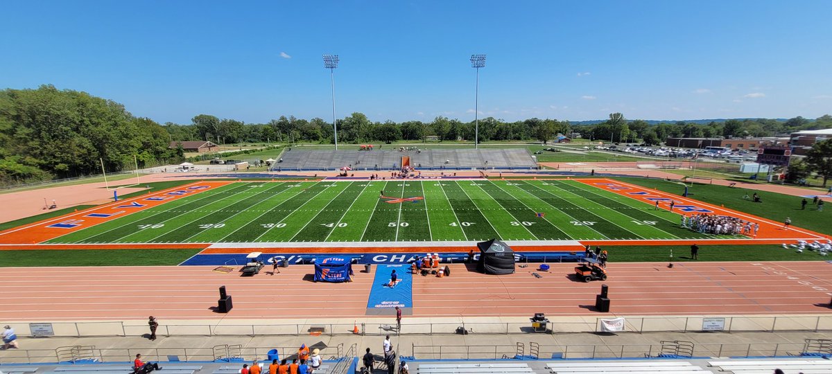 Here on the East Side for the Gateway Scholars Football Classic. First up, De Smet (1-0) squares off with Glenbard West (1-0). The Flyers will take on St. Frances Academy (Md.) in the nightcap