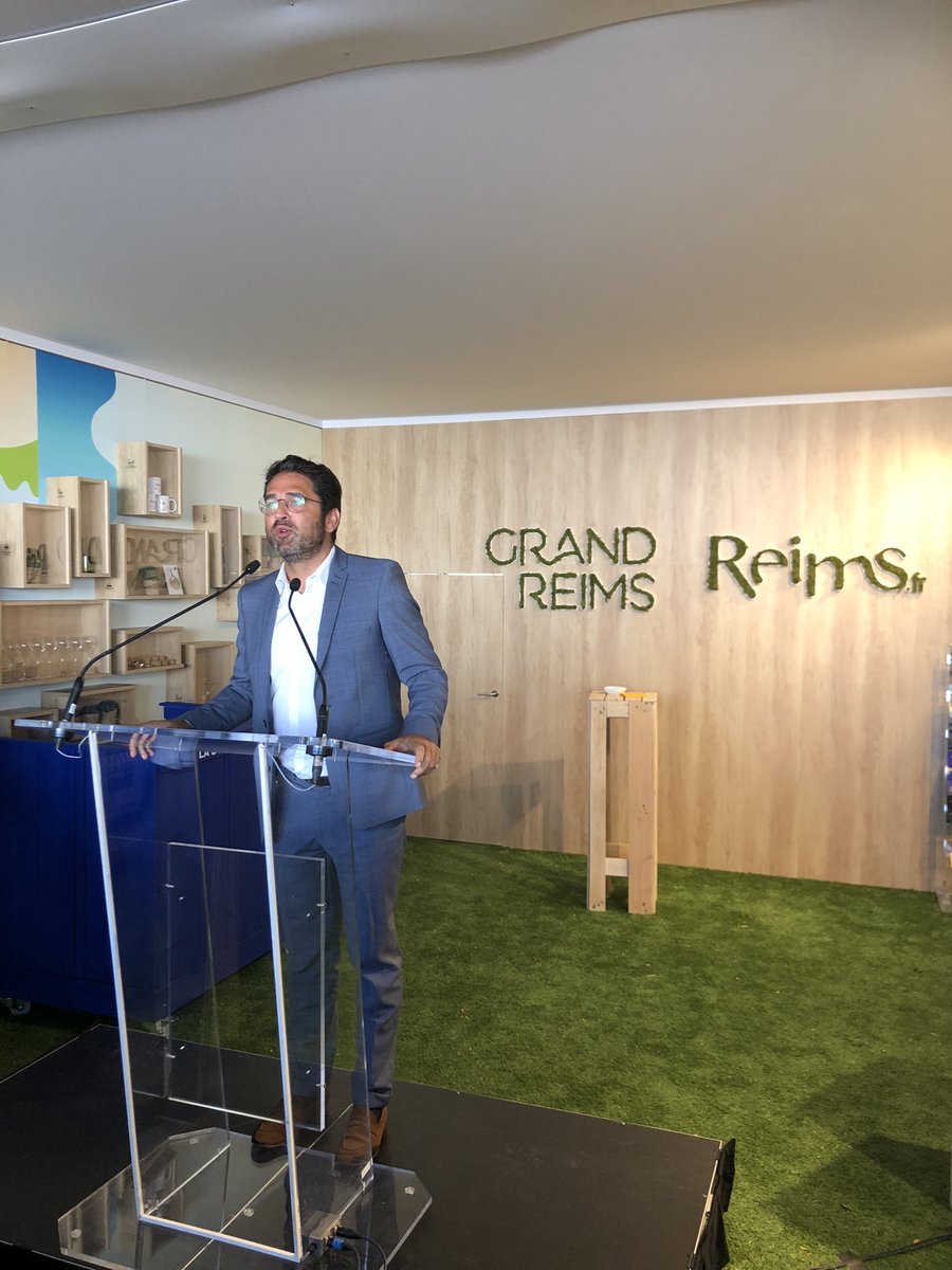 VincVerstraete's tweet photo. Inauguration du stand @VilledeReims et @GrandReims par
@ArnaudRobinet et @CaVautrin à @foiredechalons
L’occasion de mettre en valeur les atouts de notre ville et son territoire
#LegendR
@r_naturellement https://t.co/jZNODoIQJ4