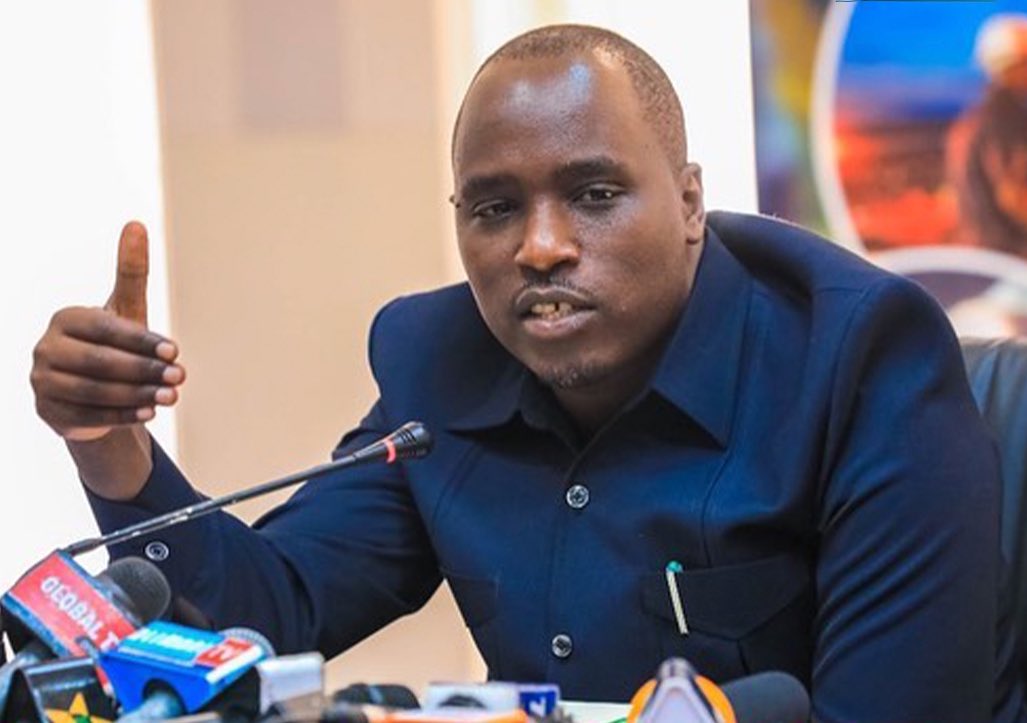 GillyBonnyTv's tweet photo. Naibu Waziri Mkuu na Waziri wa Nishati Doto Biteko;
1.Ana nidhamu na adabu kwa Mungu
2.Kwa haraka haraka hana Makandokando
3.Ana nidhamu na adabu kwa watu wa Mungu
4.Hakifanyi cheo chake Kimtofautishe na watu wengine.
5 Anaheshimu kila mtu wenye nacho na wasionacho kwa kifupi ni mtu wa watu kweli kweli.