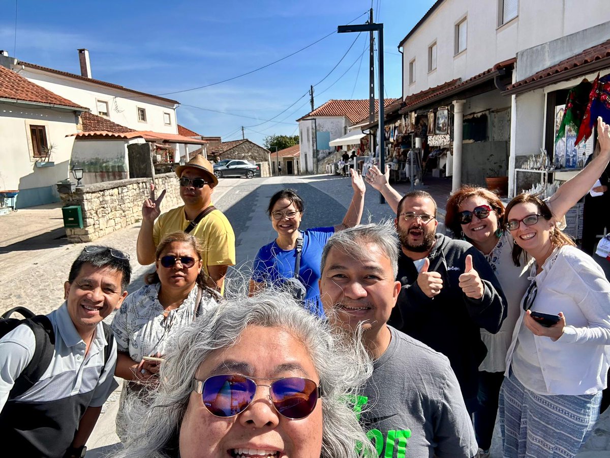 andrefeldman's tweet photo. #Aljustrel ➕ #Valinhos (Fátima tour) on the 30th of August, this 2023 with a remarkable group 👬👭🧑‍🤝‍🧑 of #Philippinos from the 🇺🇲 and 2 ladies from #ElSalvador 🇸🇻 having a great one in 1️⃣ of the tours that used to be SUCH a #bestseller back 🔙 in the day!! 😅😞 #santuariodefatima https://t.co/gNajG5tnCZ